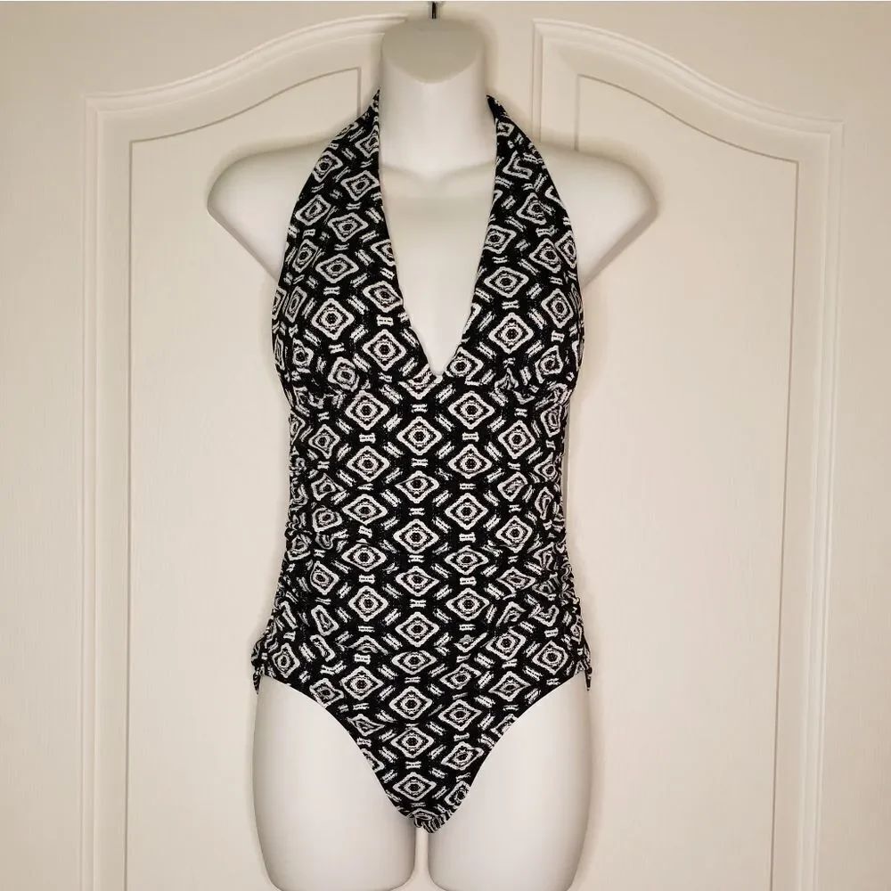 SwimSuit   - Picture 2 of 7